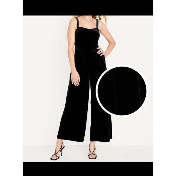 Old Navy Black Velvet Spaghetti Strap Jumpsuit Size Small NWOT - Picture 1 of 7